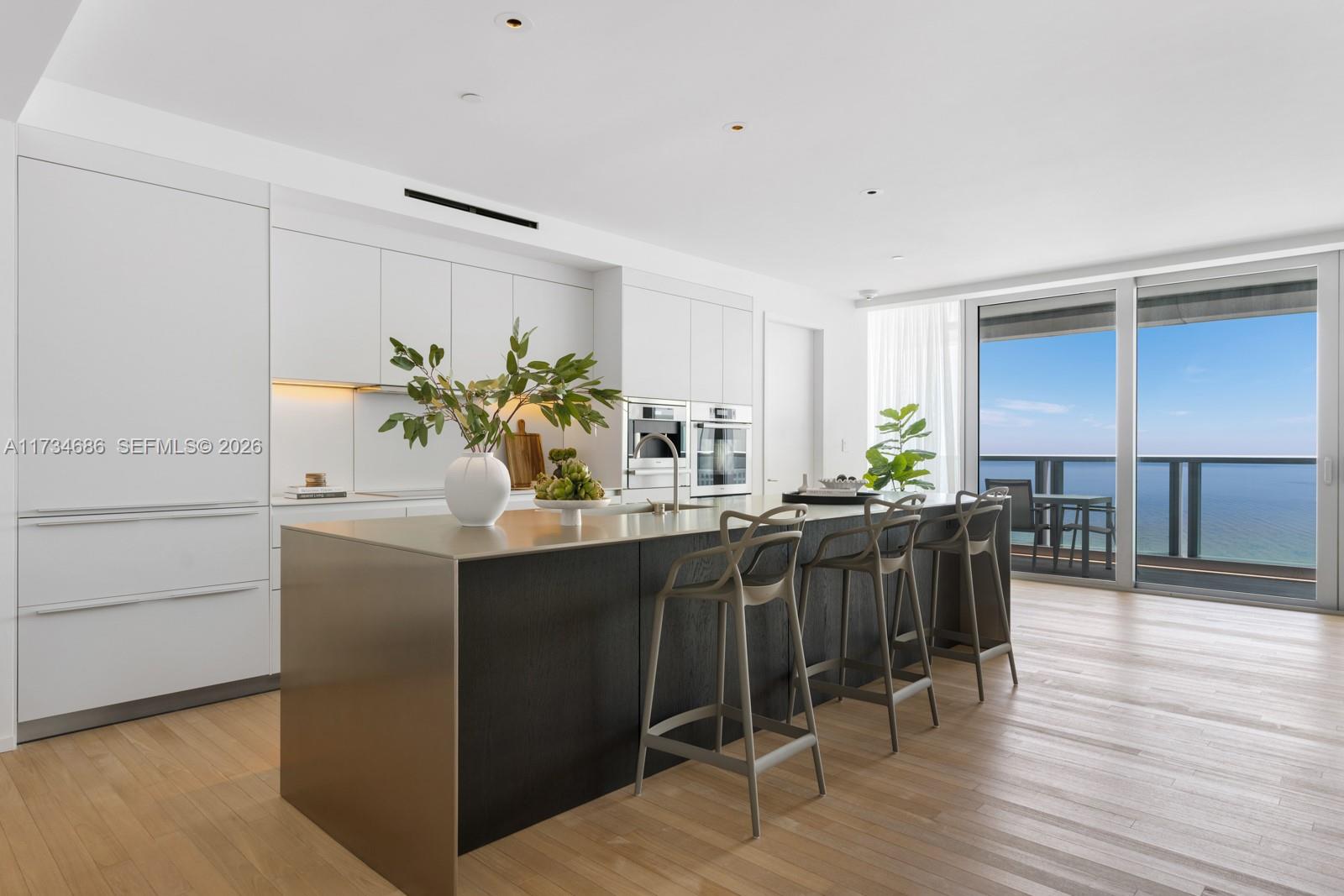 2901 Collins Ave 1001