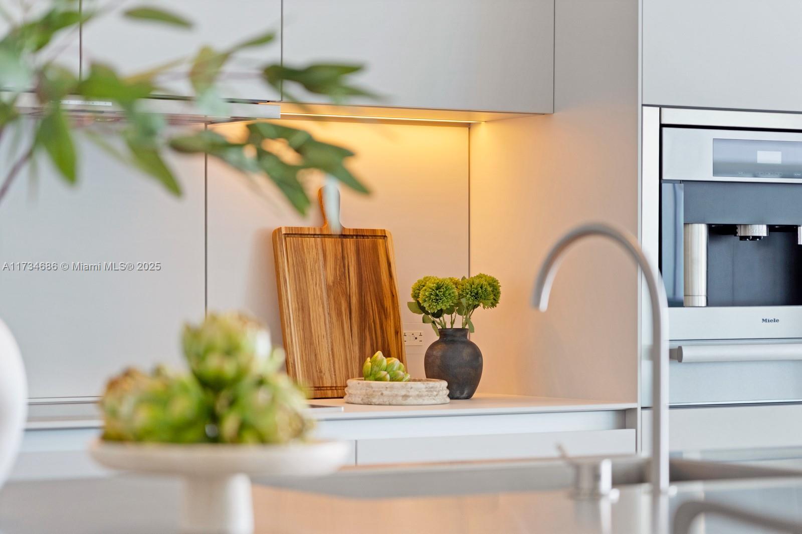 THE EDITION RESIDENCES - Residential