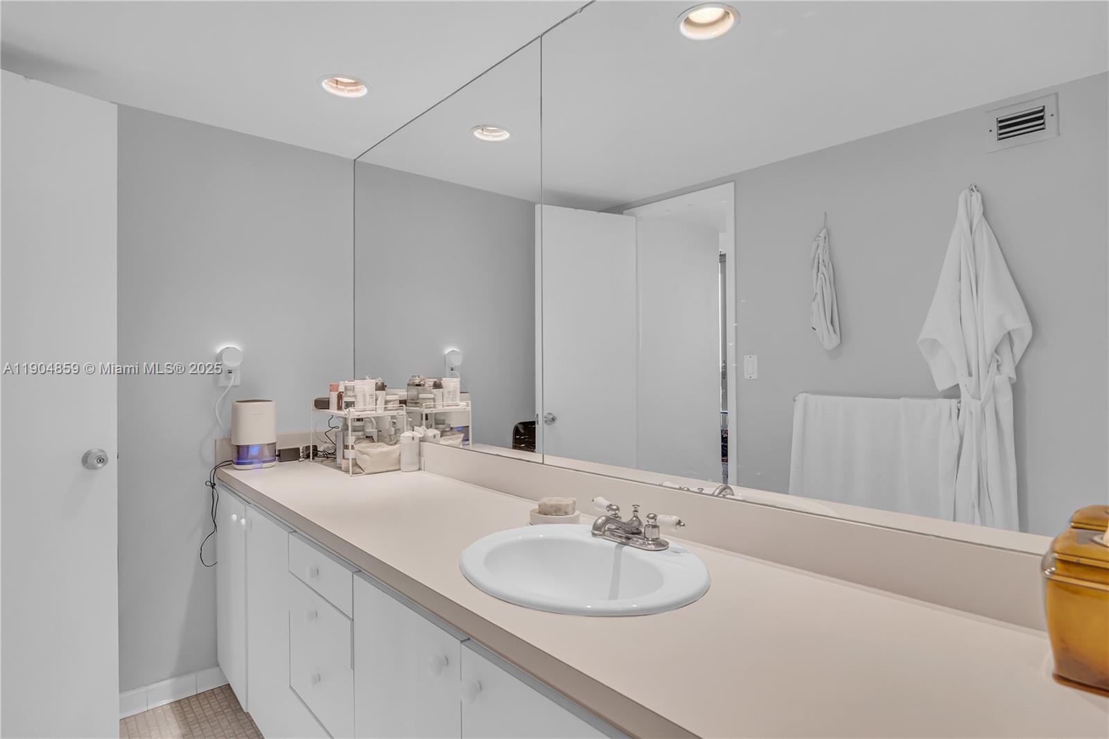 GABLES WATERWAY TOWERS CO - Residential