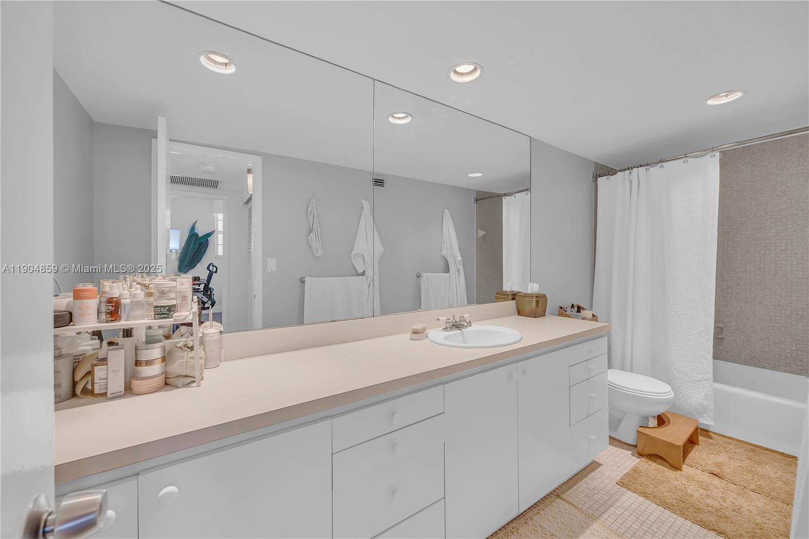 GABLES WATERWAY TOWERS CO - Residential