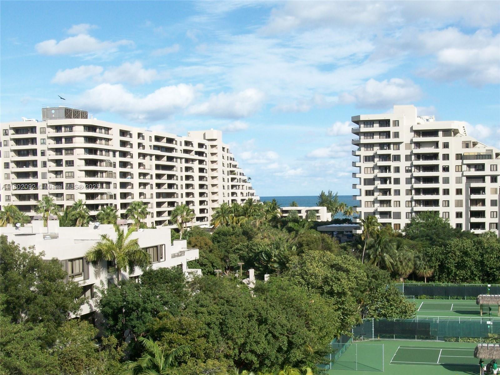 THE EMERALDBAY @ KEY COLO - Residential