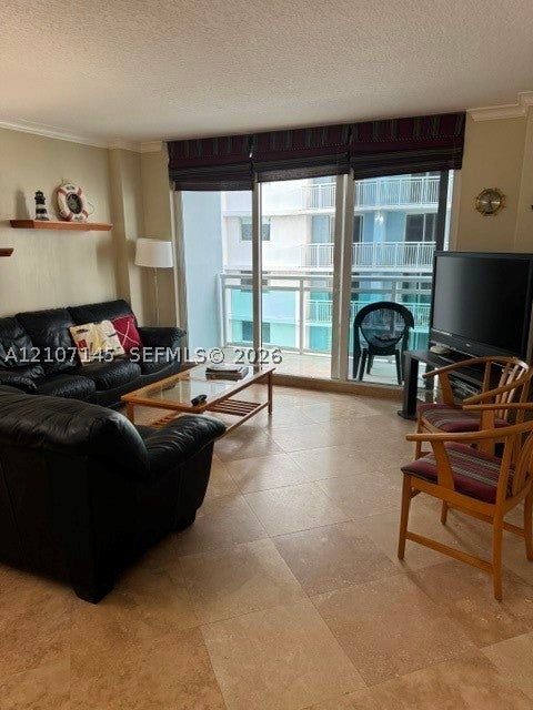 6917 Collins Ave 810