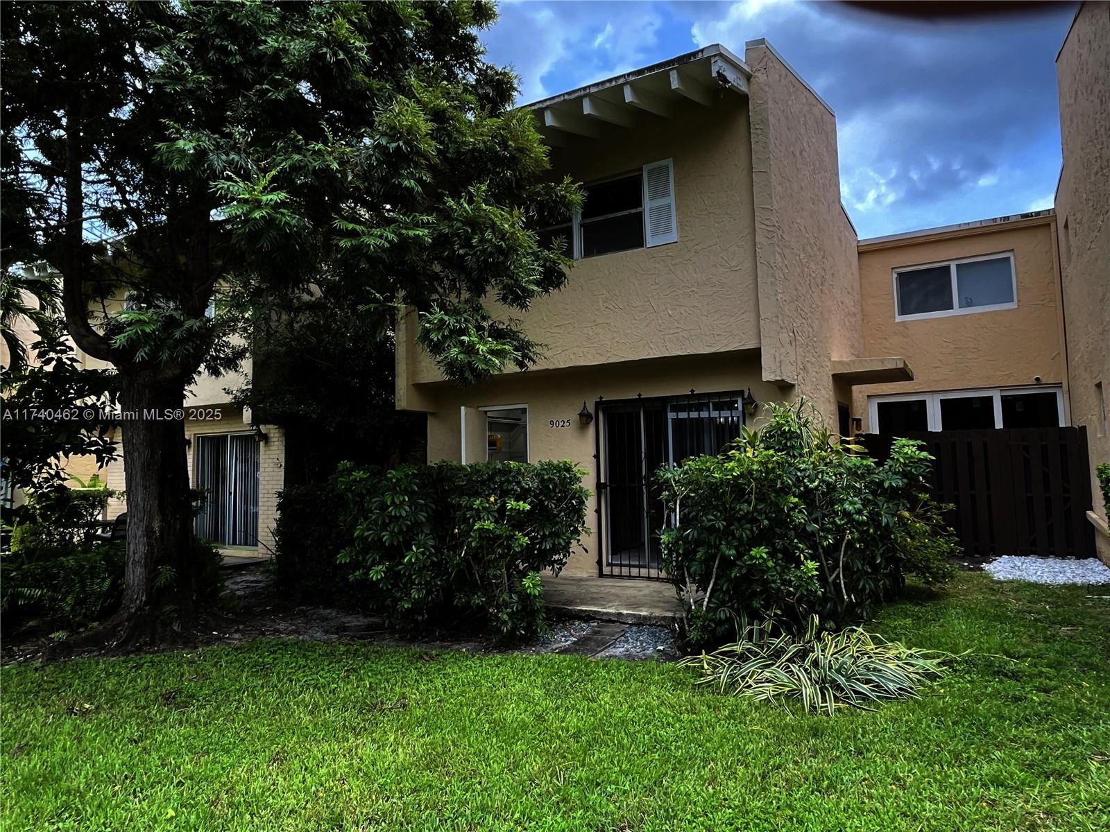 Property for Sale at 9025 Ne 4th Ave Rd 9025, Miami Shores, Miami-Dade County, Florida - Bedrooms: 2 
Bathrooms: 2  - $314,999