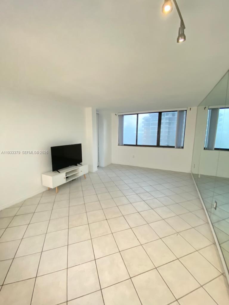 540 Brickell Key Dr 925