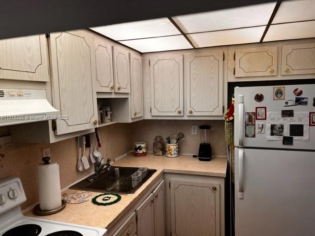 SUNRISE LAKES 113 CONDO - Residential