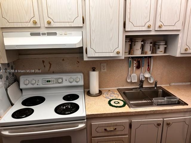 SUNRISE LAKES 113 CONDO - Residential