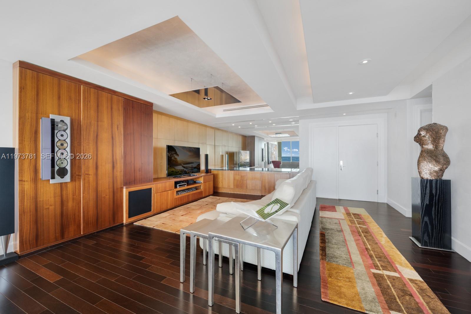 THE TOWER RESIDENCES COND - Residential