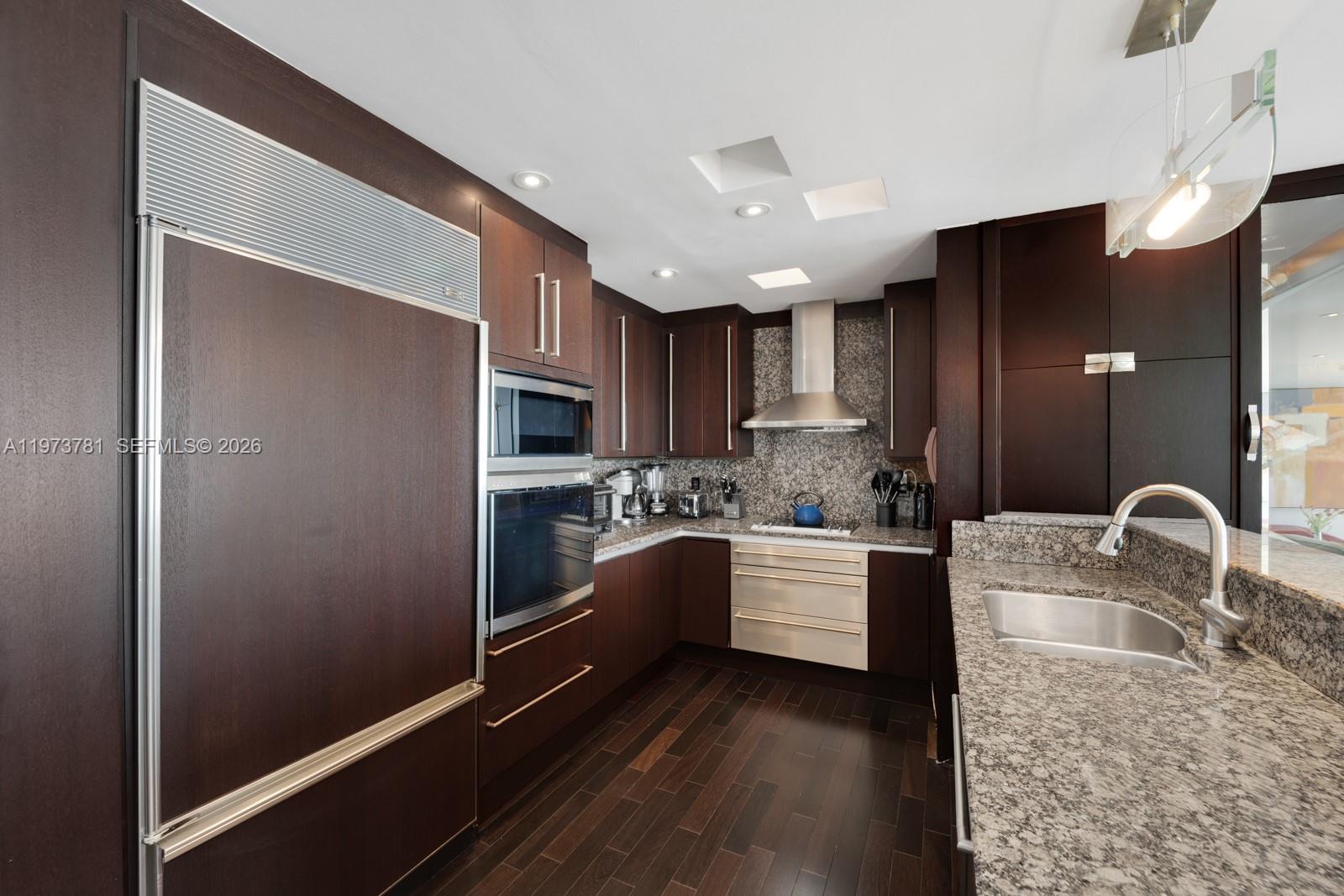 THE TOWER RESIDENCES COND - Residential