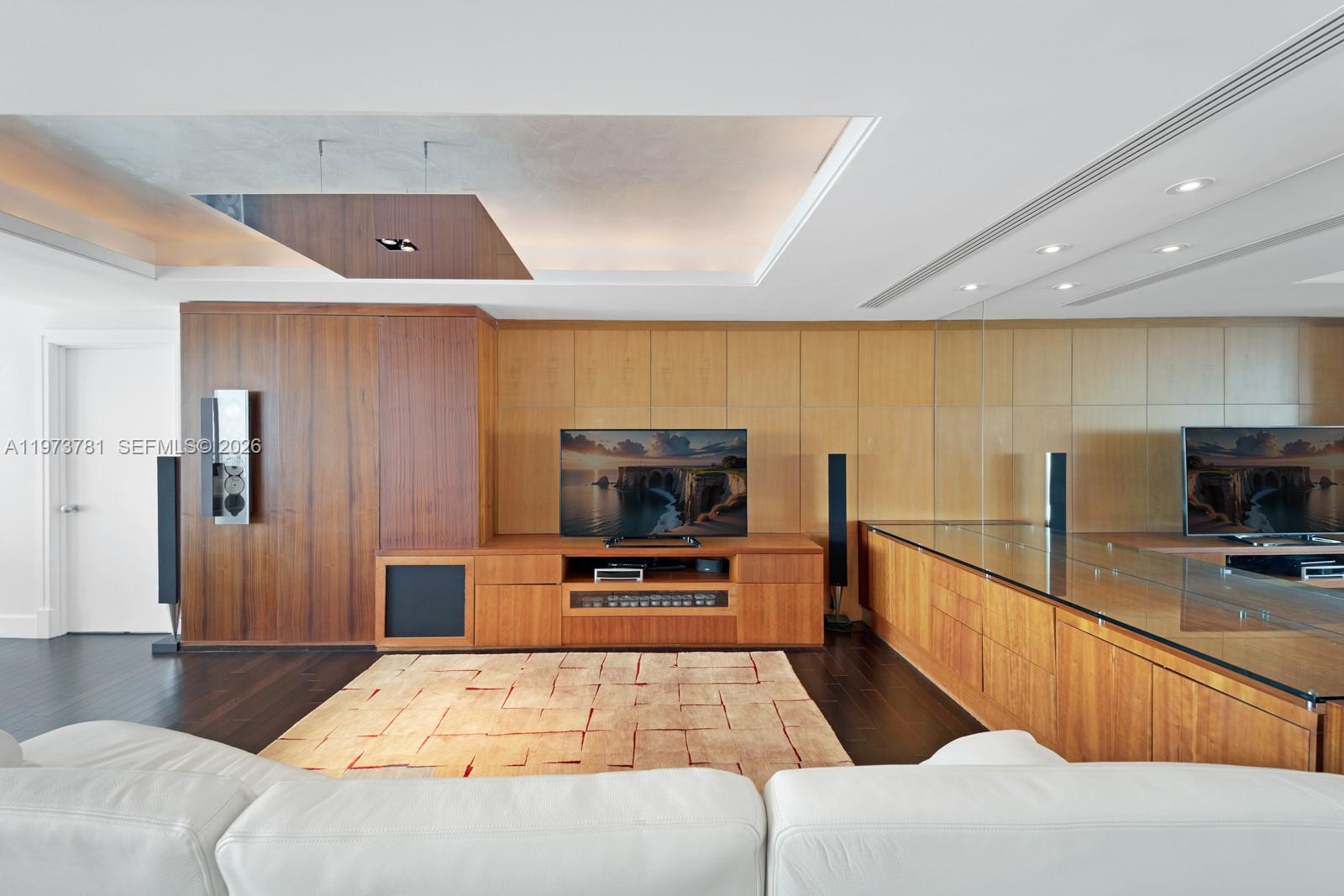 THE TOWER RESIDENCES COND - Residential