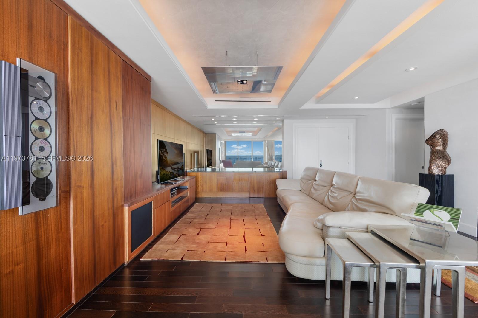 THE TOWER RESIDENCES COND - Residential