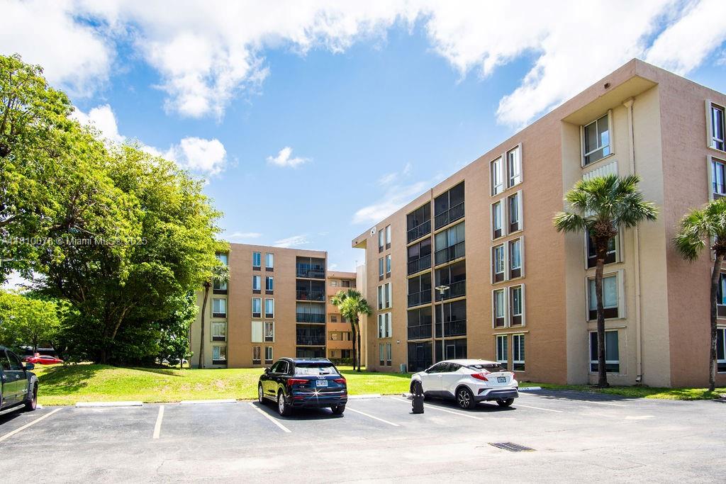 PARKSIDE NO 1 CONDO - BLD - Residential