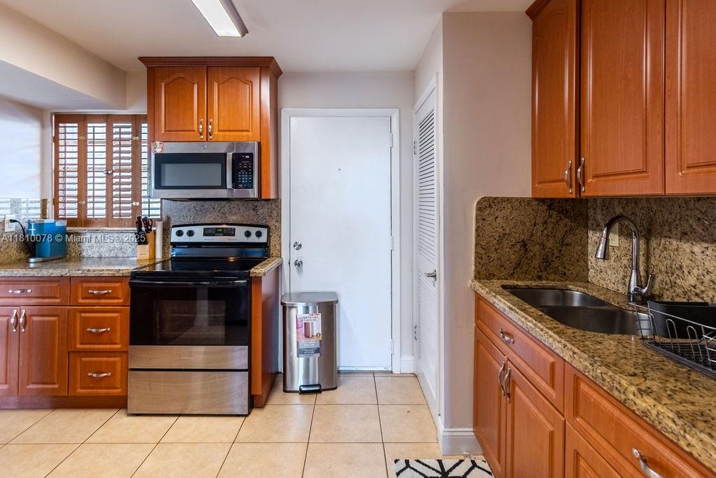 PARKSIDE NO 1 CONDO - BLD - Residential