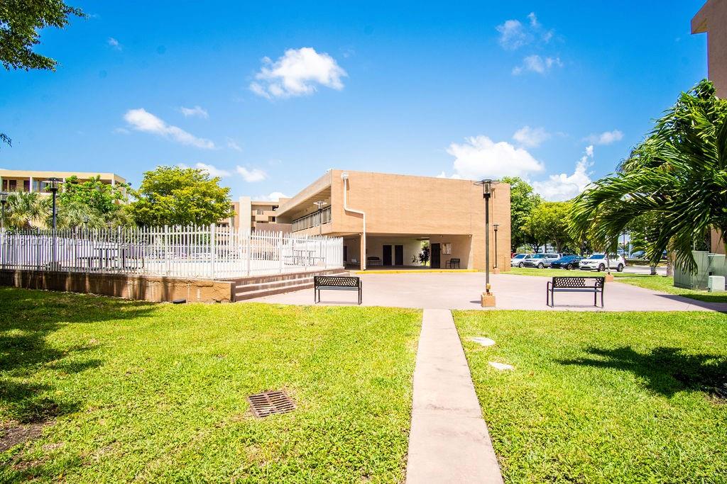 PARKSIDE NO 1 CONDO - BLD - Residential