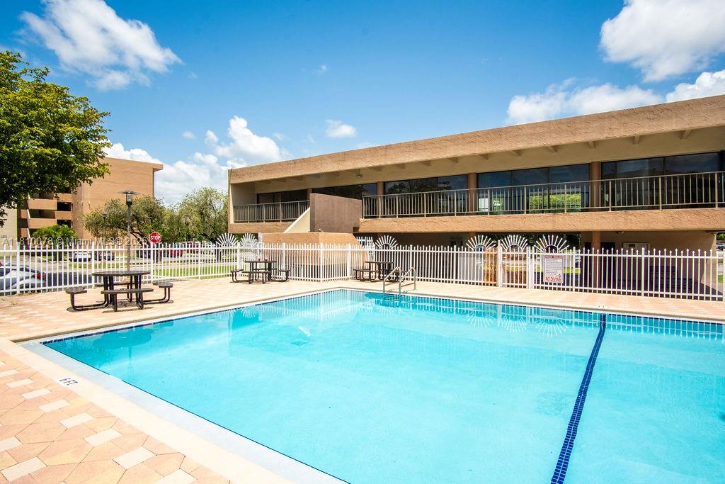 PARKSIDE NO 1 CONDO - BLD - Residential