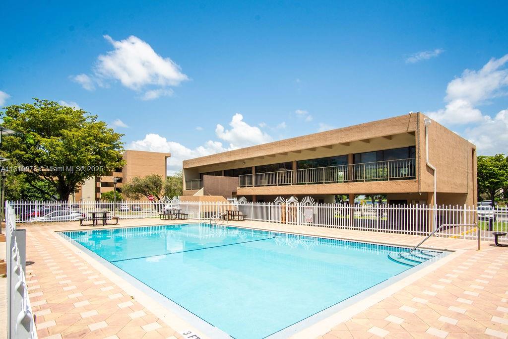 PARKSIDE NO 1 CONDO - BLD - Residential