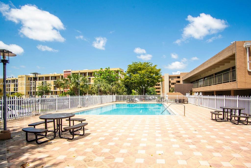 PARKSIDE NO 1 CONDO - BLD - Residential