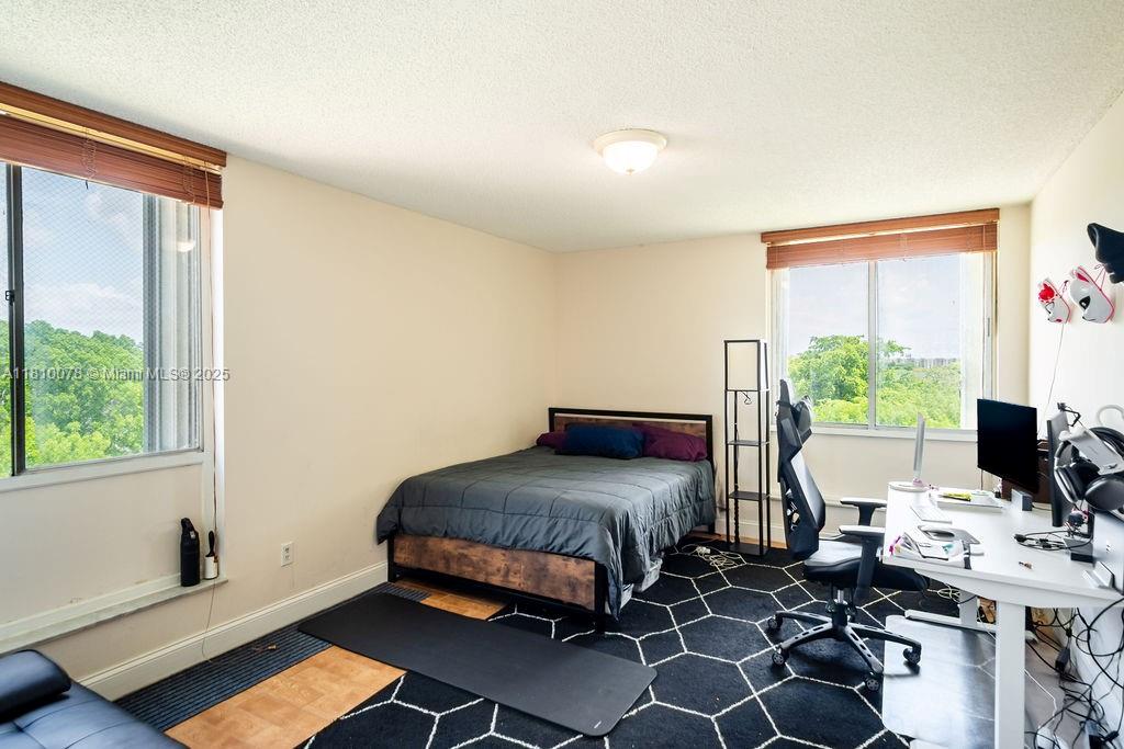 PARKSIDE NO 1 CONDO - BLD - Residential