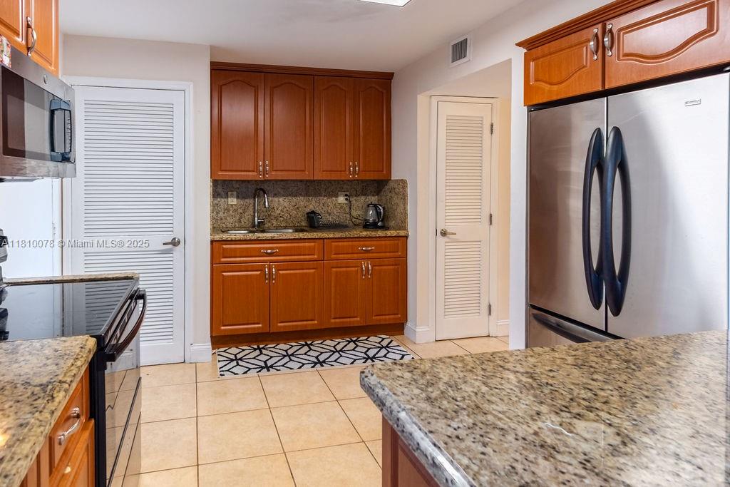 PARKSIDE NO 1 CONDO - BLD - Residential