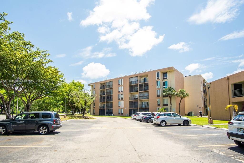 PARKSIDE NO 1 CONDO - BLD - Residential