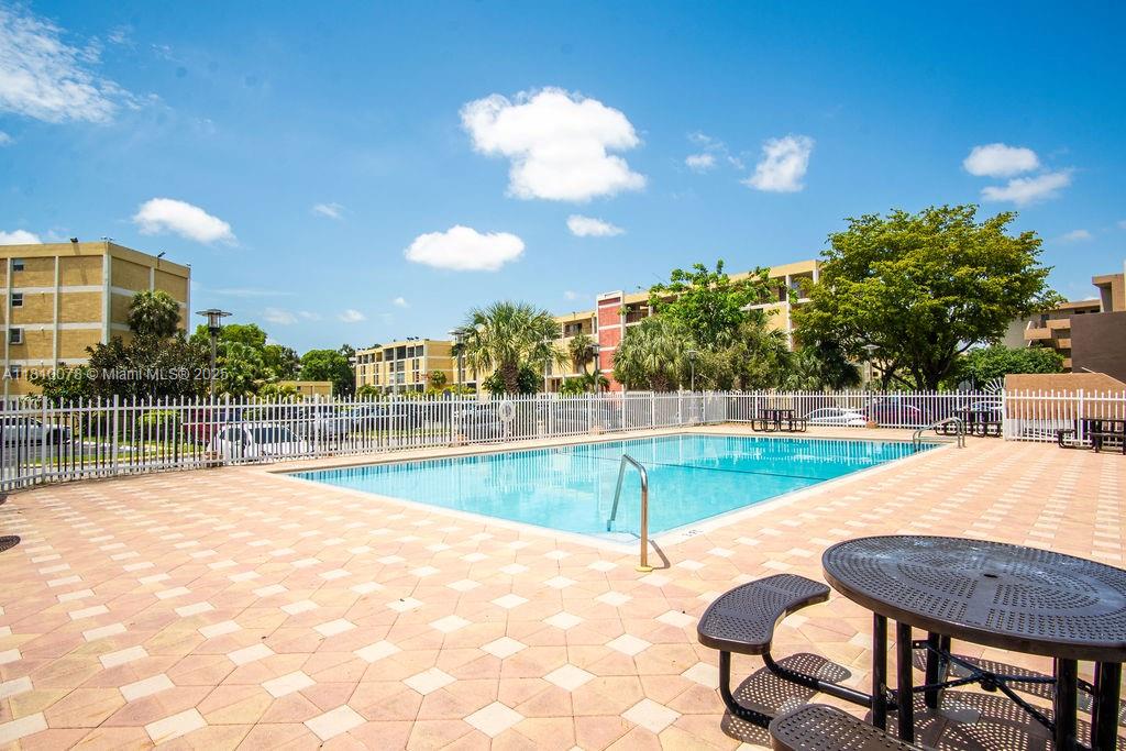 PARKSIDE NO 1 CONDO - BLD - Residential