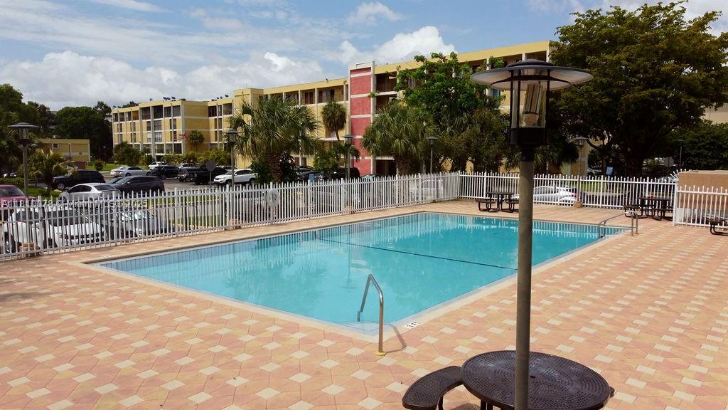 PARKSIDE NO 1 CONDO - BLD - Residential