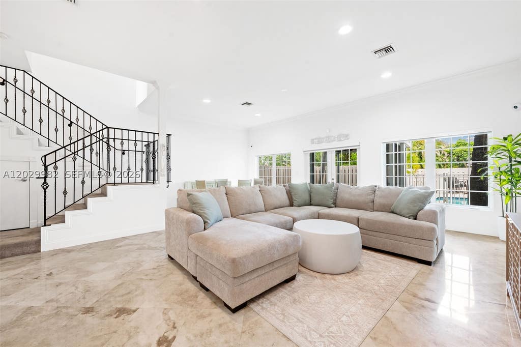 Photo of 4517 NE 21st Ave #5, Fort Lauderdale, FL 33308 (MLS # A12029982)