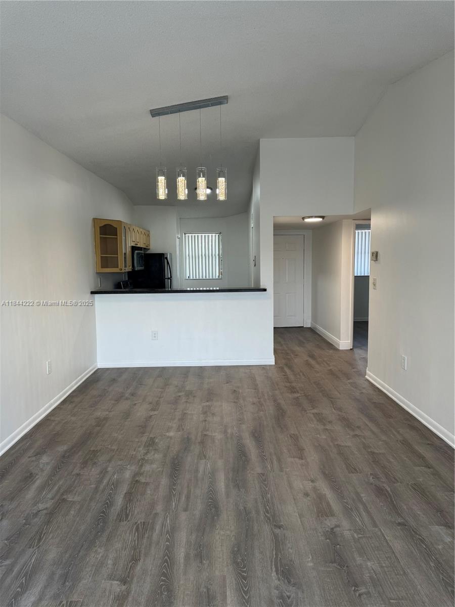 Great Unit! Credit Score Requirements. Partial Pet Restrictions.