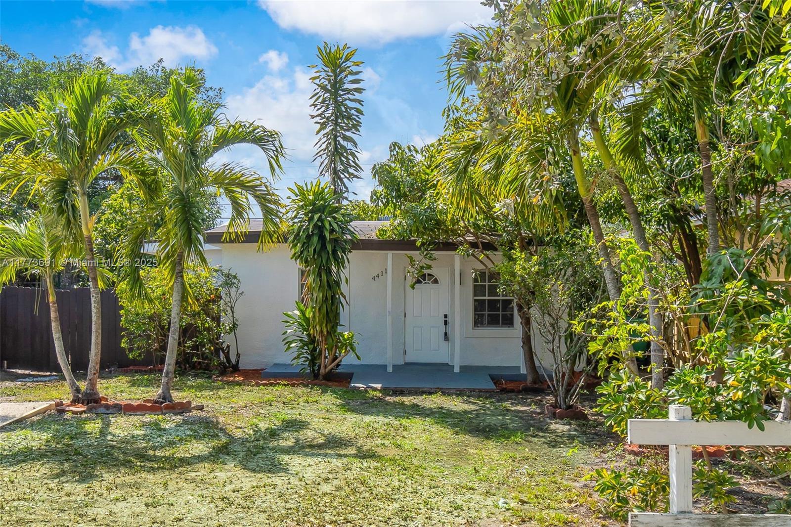 4411 Sw 55th Ave, Davie, Broward County, Florida - 2 Bedrooms  
1 Bathrooms - 