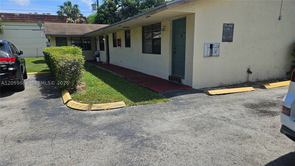 Photo of 2508 E Johnson St #7, Hollywood, FL 33020 (MLS # A12059608)