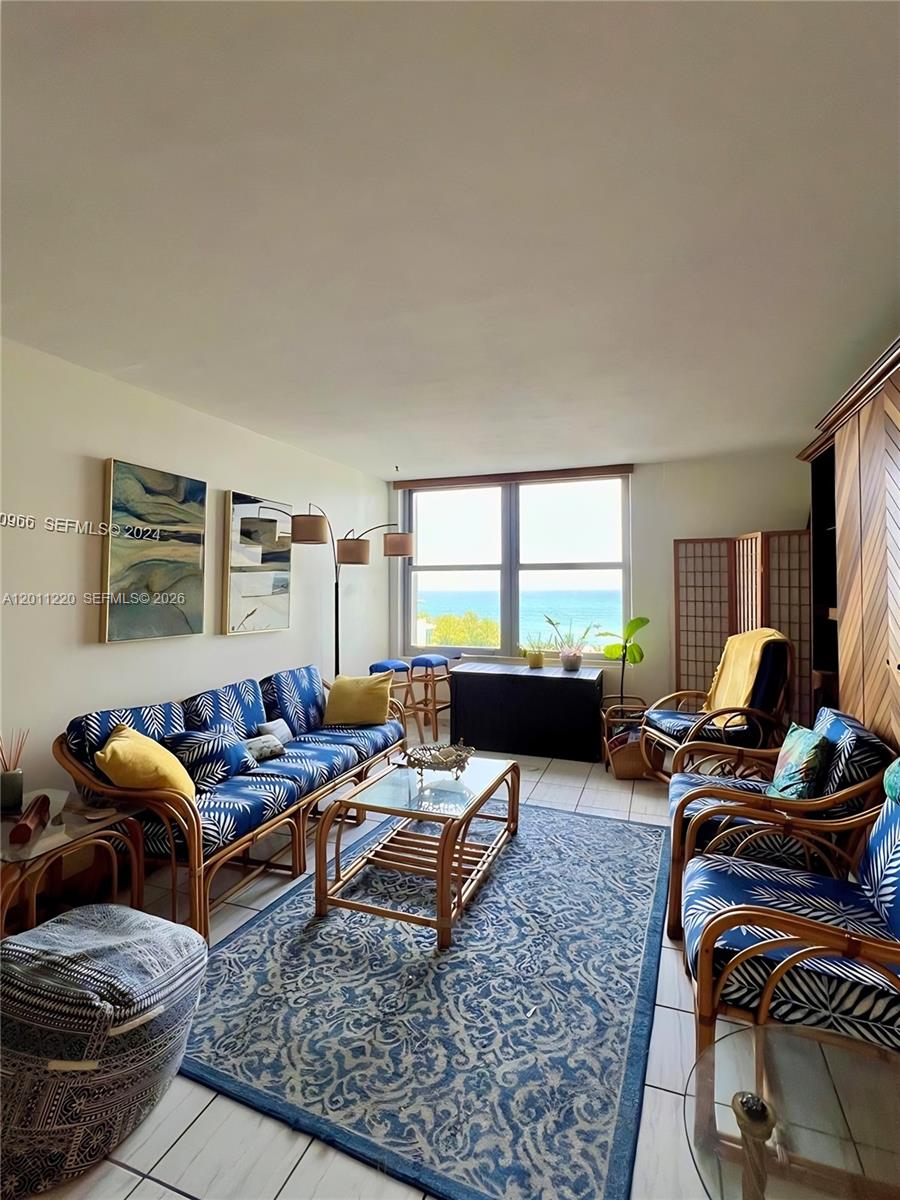 2899 Collins Ave 905