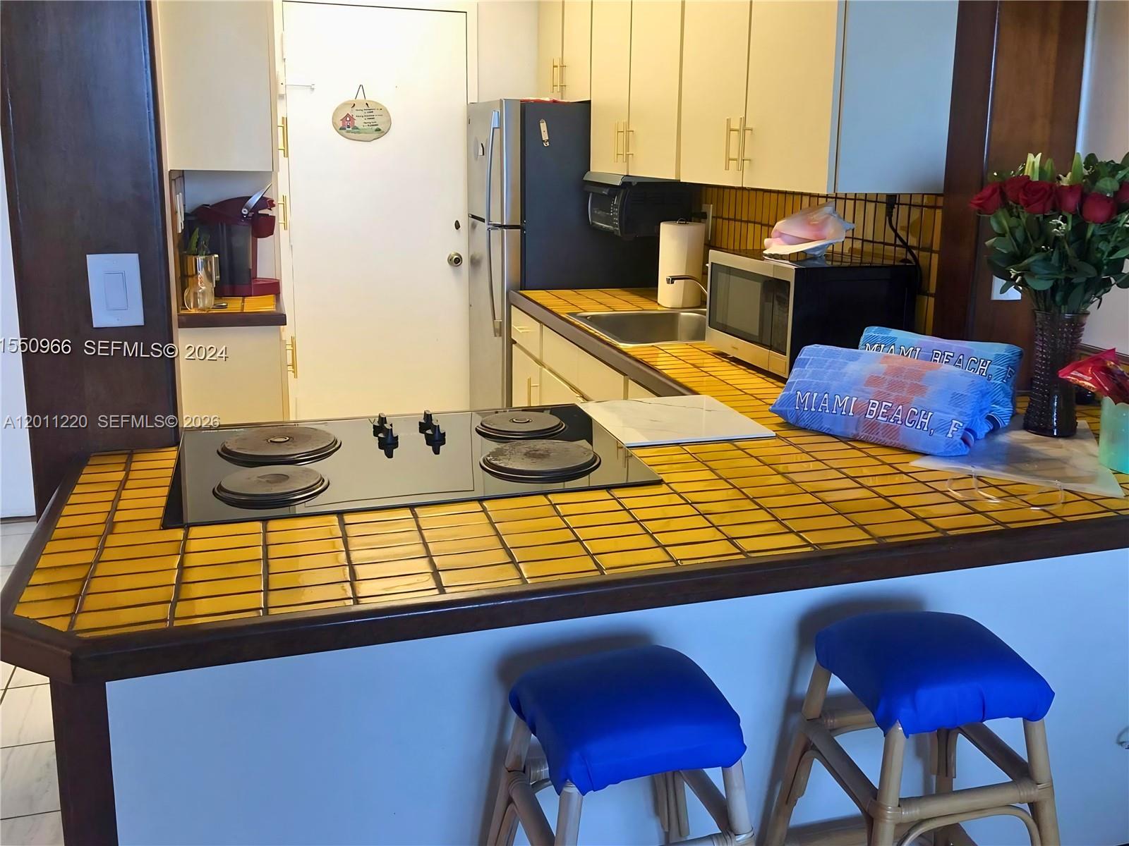 2899 Collins Ave 905