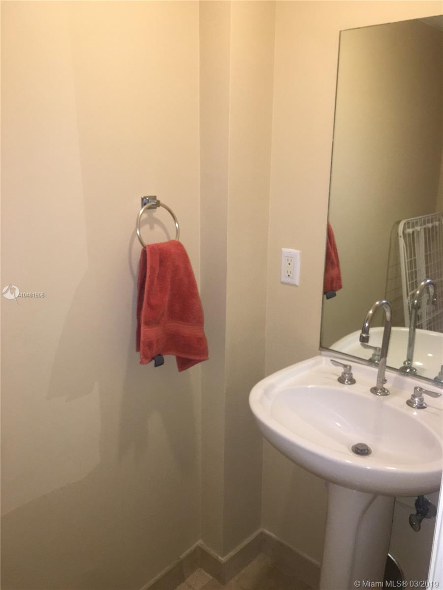 THE COLLINS CONDO - Residential