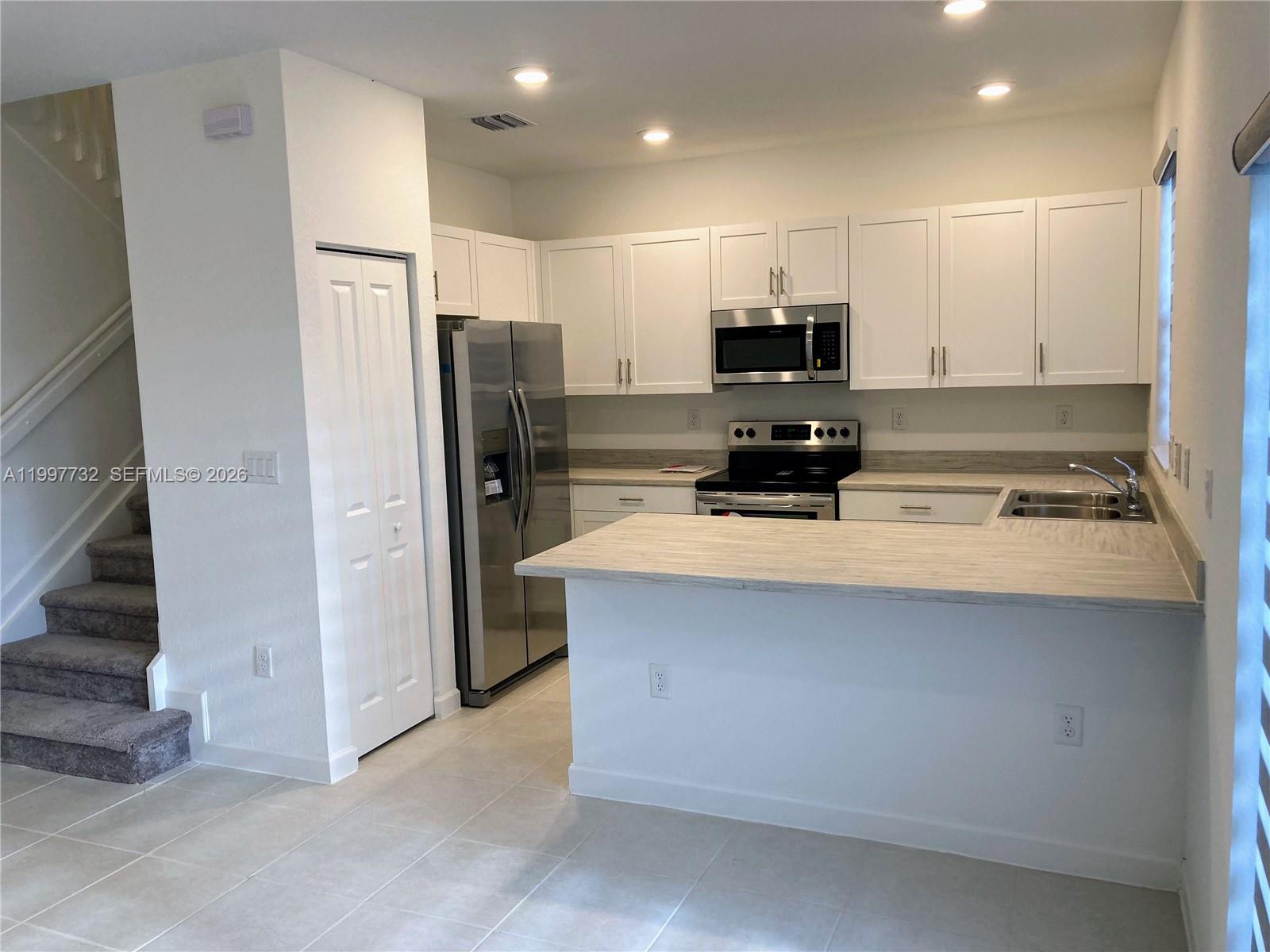 KEYS GATE RESIDENTIAL - Residential Lease