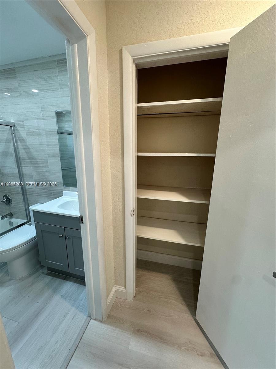 TOWN OF HALLANDALE B-13 - Residential