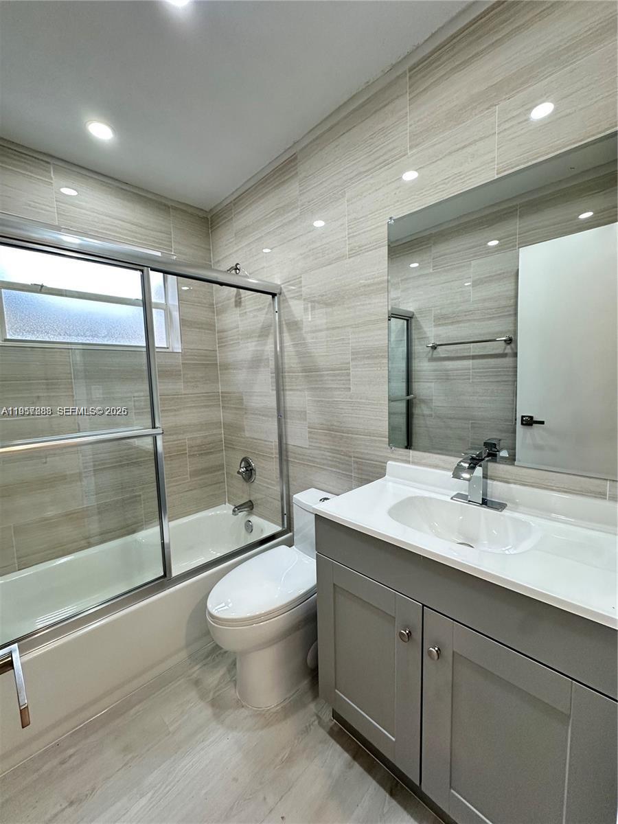 TOWN OF HALLANDALE B-13 - Residential