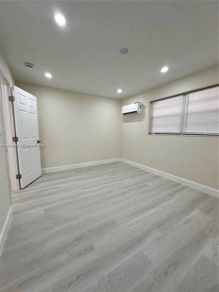 TOWN OF HALLANDALE B-13 - Residential