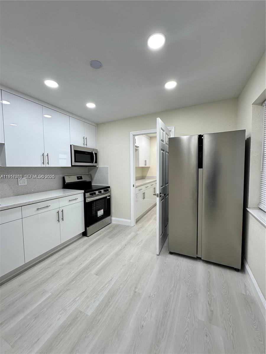 TOWN OF HALLANDALE B-13 - Residential