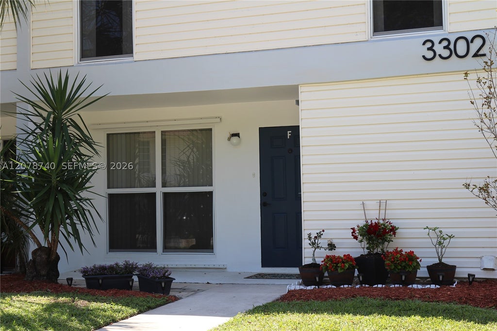 Photo of 3302 Farragut St #5f, Hollywood, FL 33021 (MLS # A12078740)
