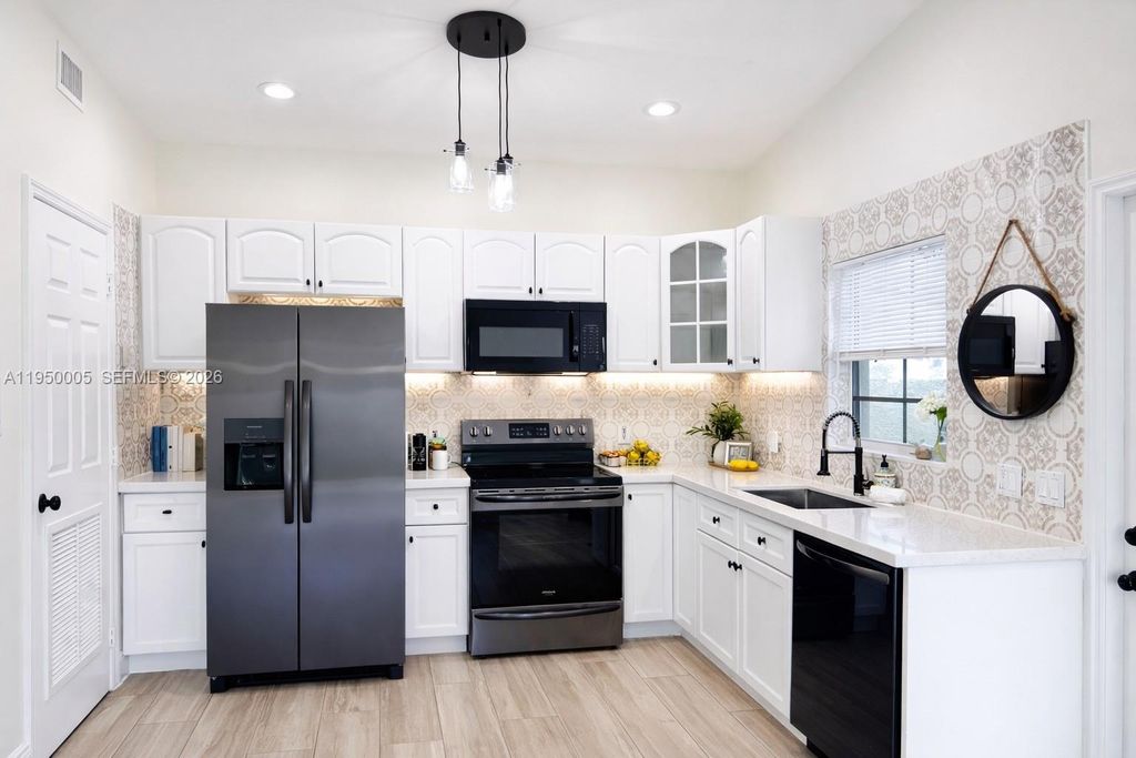 Photo of 1012 NE 17th Ct #3, Fort Lauderdale, FL 33305 (MLS # A11950005)