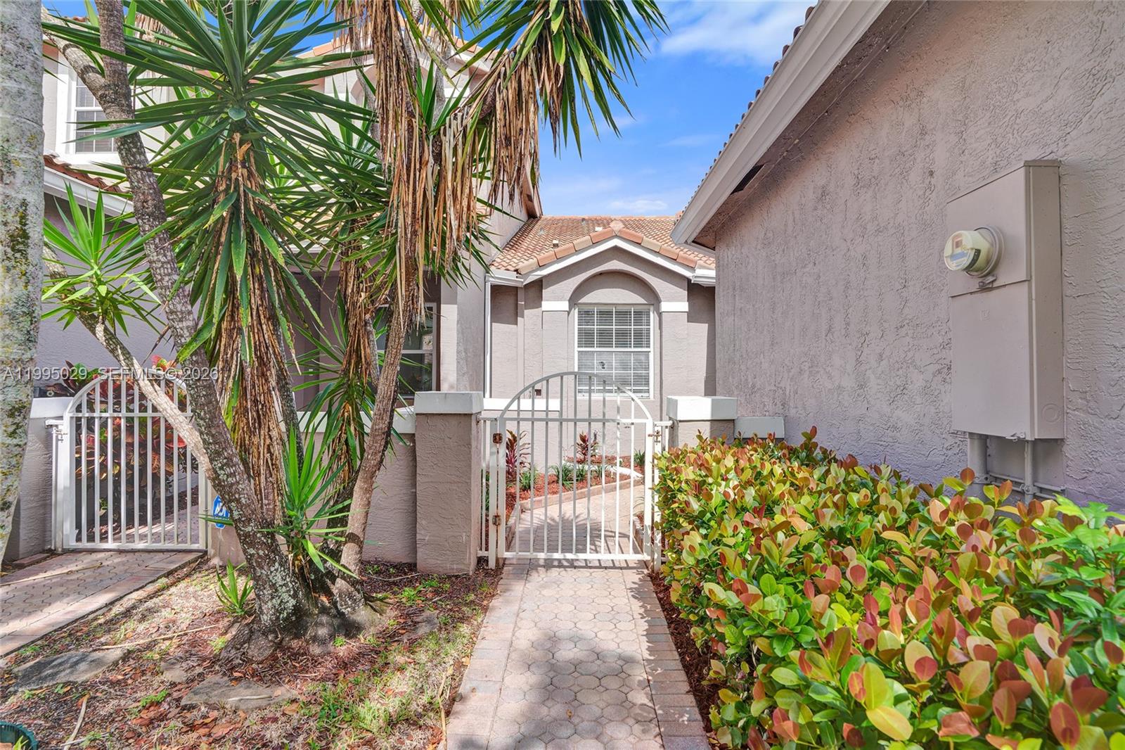 2441 E Aragon Blvd 5