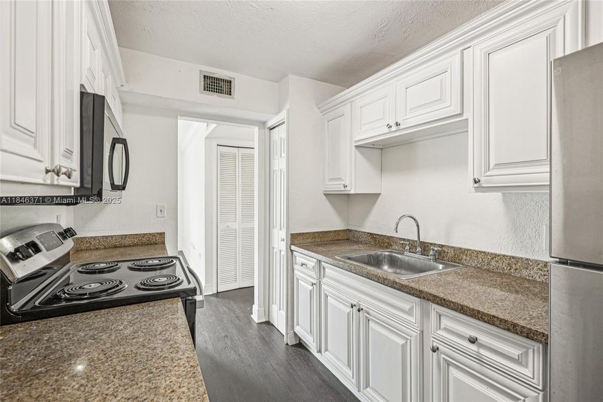 Great opportunity in Sunset Palms West! 2 bed/2 bath. Bright unit with garden views, assigned and guest parking, and secure building access. Enjoy community amenities including a pool and park. Ideal location near shopping, dining, and major roads. Perfect for end-users or investors. Condo-conversion with modern updates in a well-maintained community. Developer close-out, don’t miss out!
