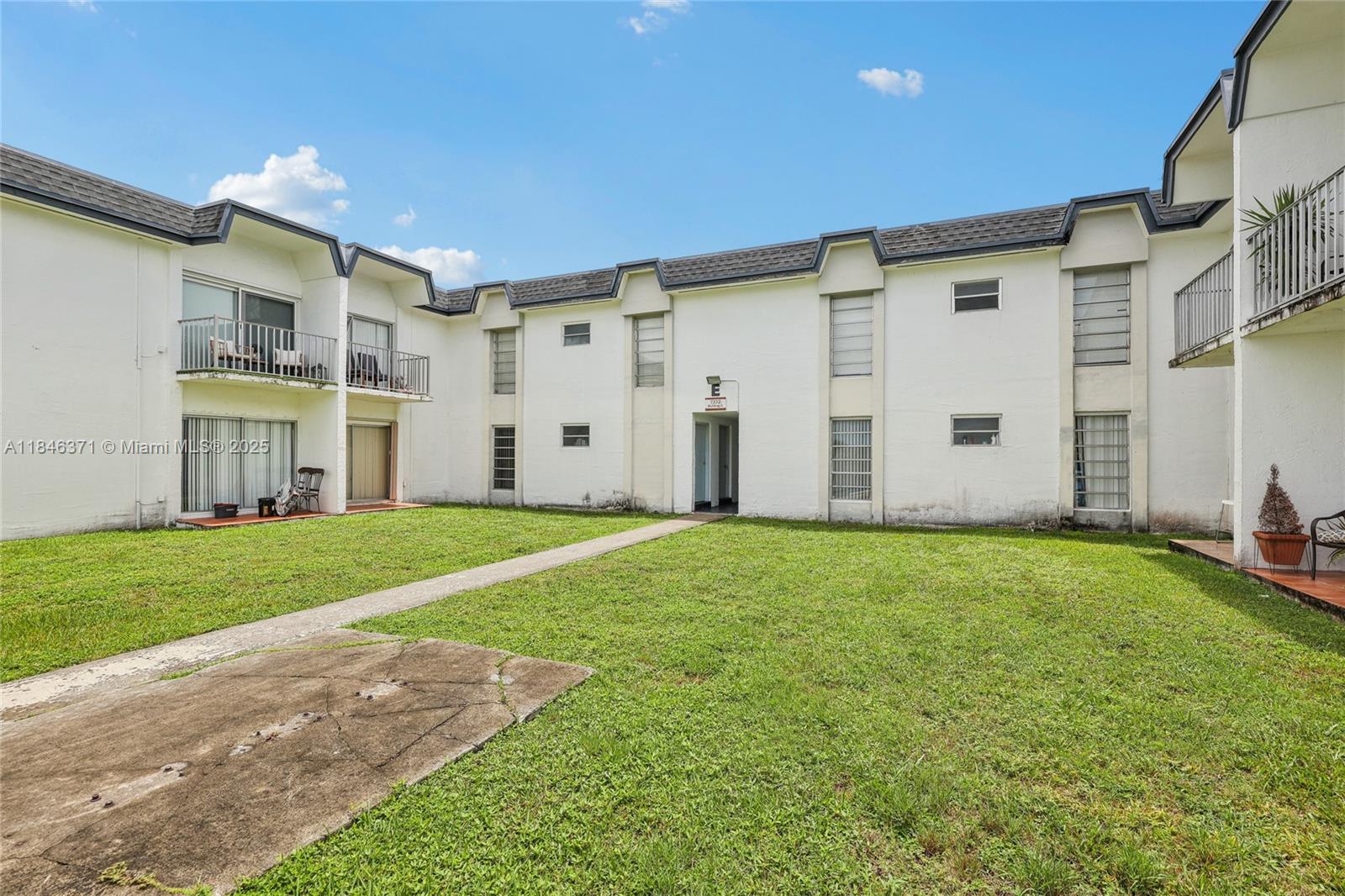 SUNSET PALMS WEST CONDO - Residential