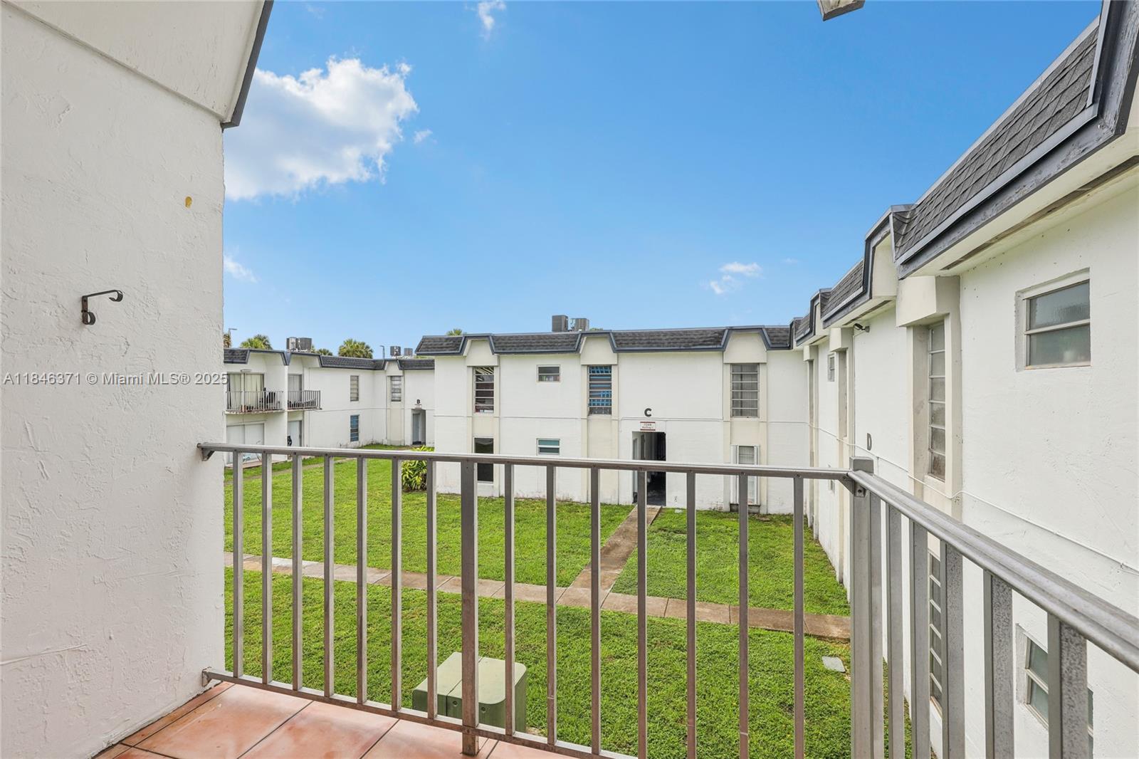 SUNSET PALMS WEST CONDO - Residential