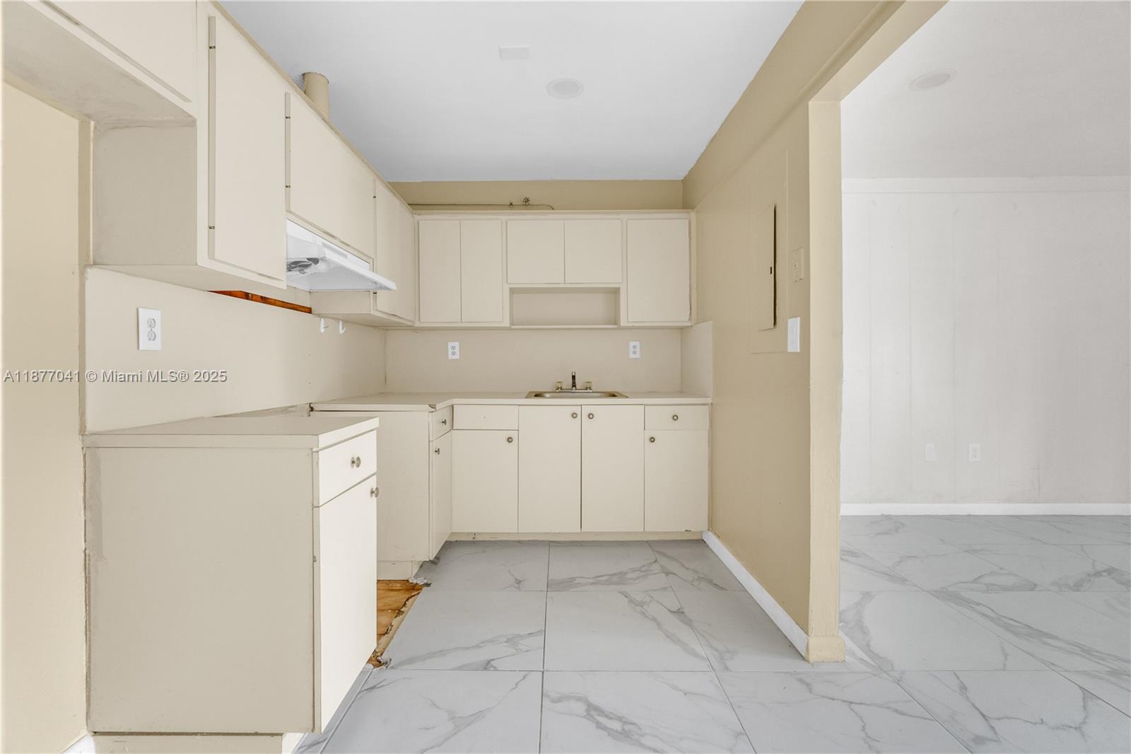 MIAMI GARDENS ESTATES - Residential Lease