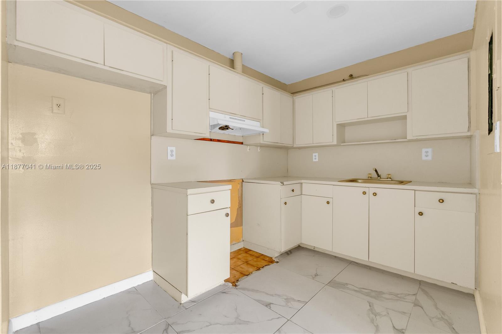 MIAMI GARDENS ESTATES - Residential Lease