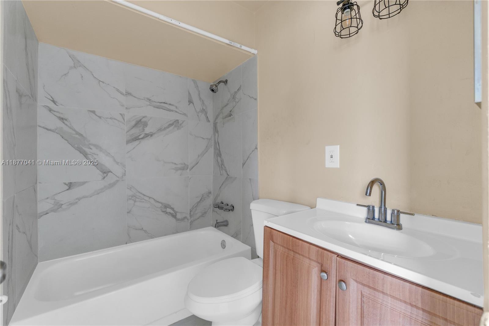 MIAMI GARDENS ESTATES - Residential Lease