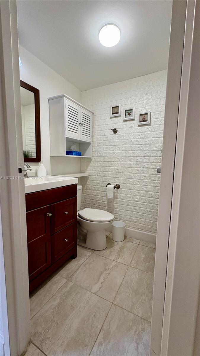 KINGS POINT SAXONY CONDOS - Residential Lease