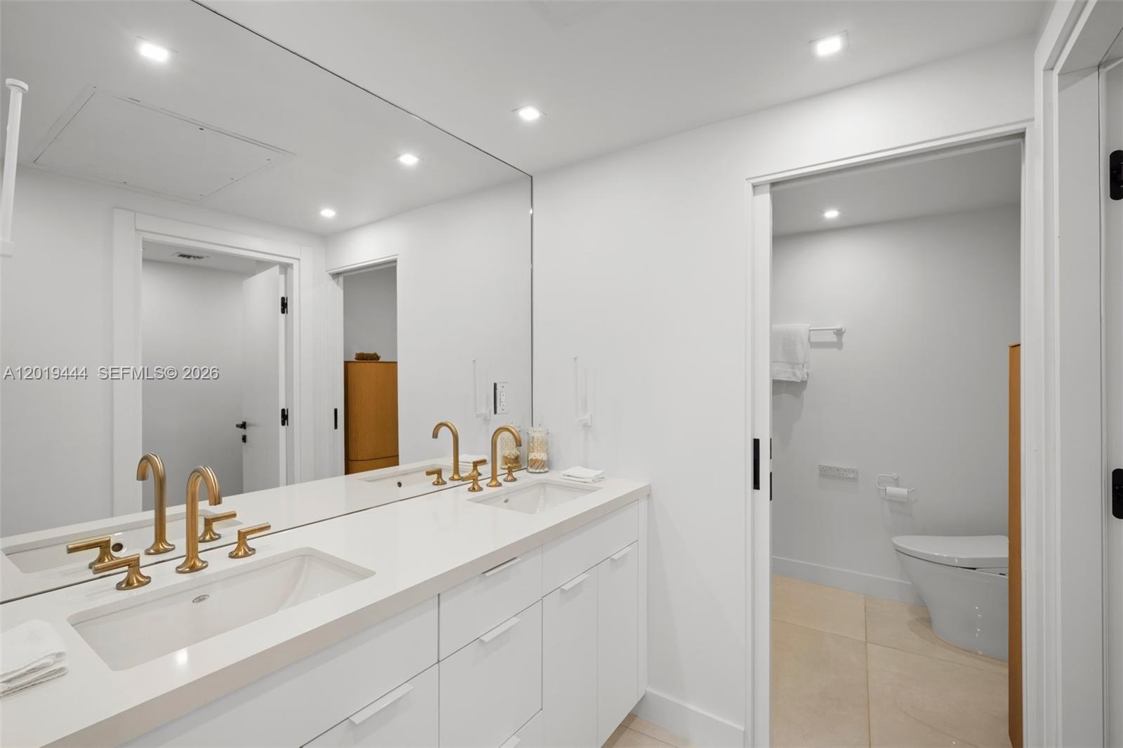 IMPERIAL HOUSE CONDO - Residential