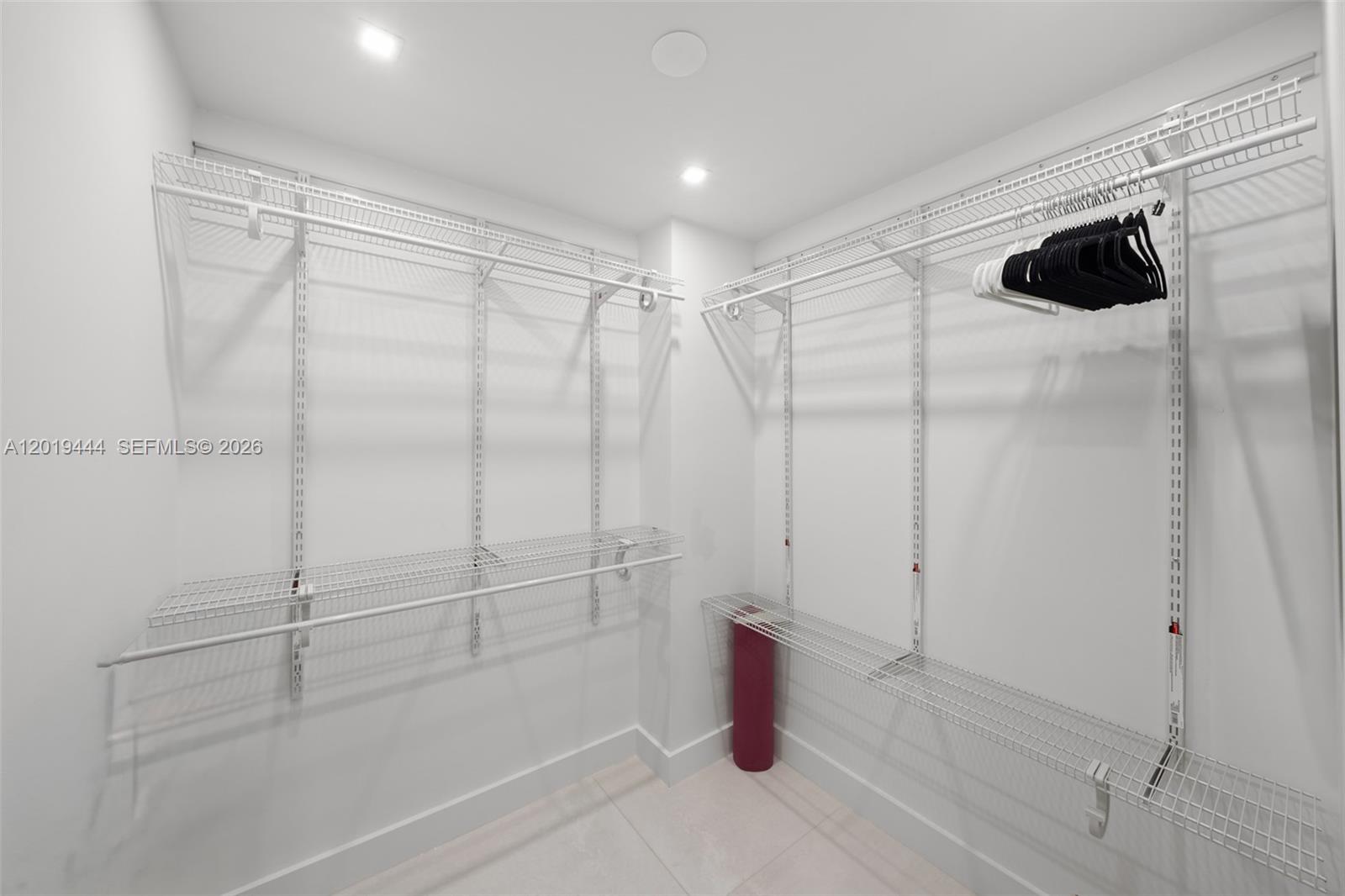 IMPERIAL HOUSE CONDO - Residential