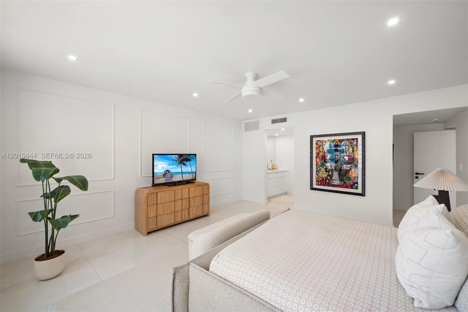 IMPERIAL HOUSE CONDO - Residential